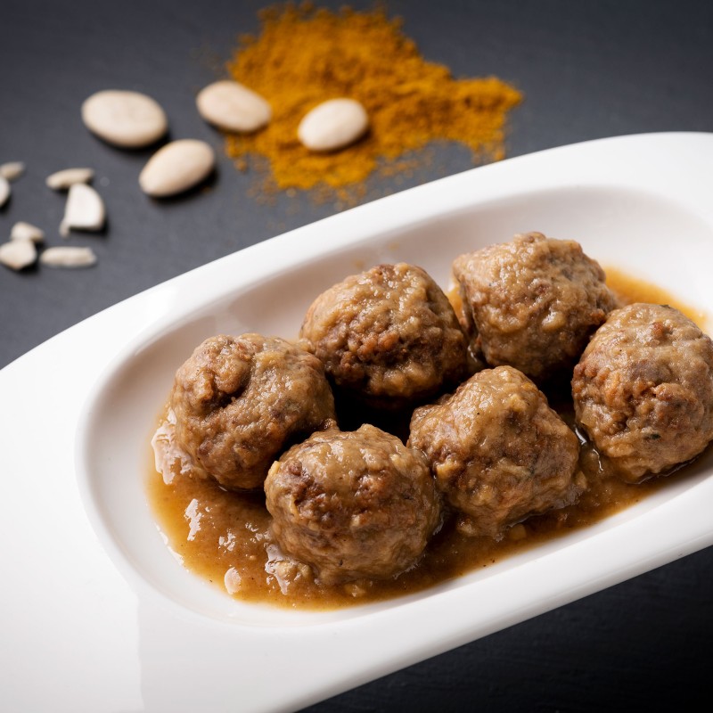 Albóndigas en salsa de almendras al curry