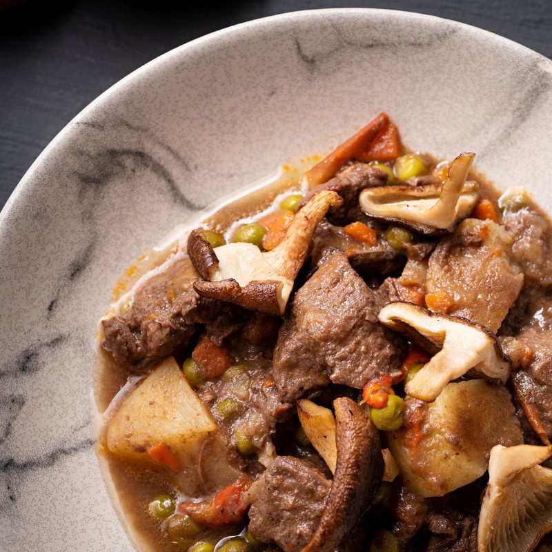 Ragout de ternera, verduras y setas de temporada